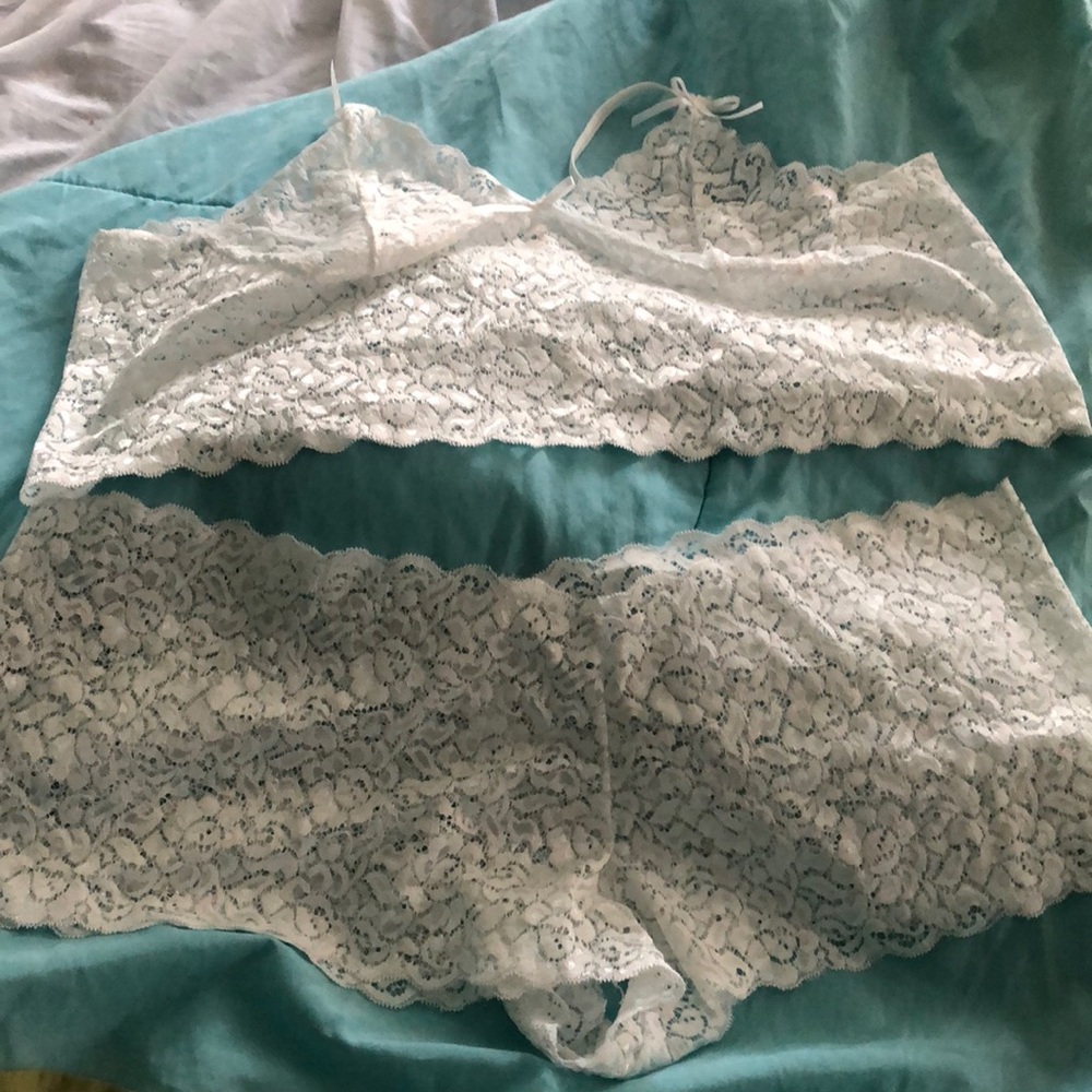 🖤4/$25🖤 White lace bralette and panty set